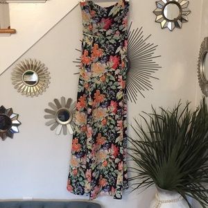 Nookie. Floral full bloom maxi.